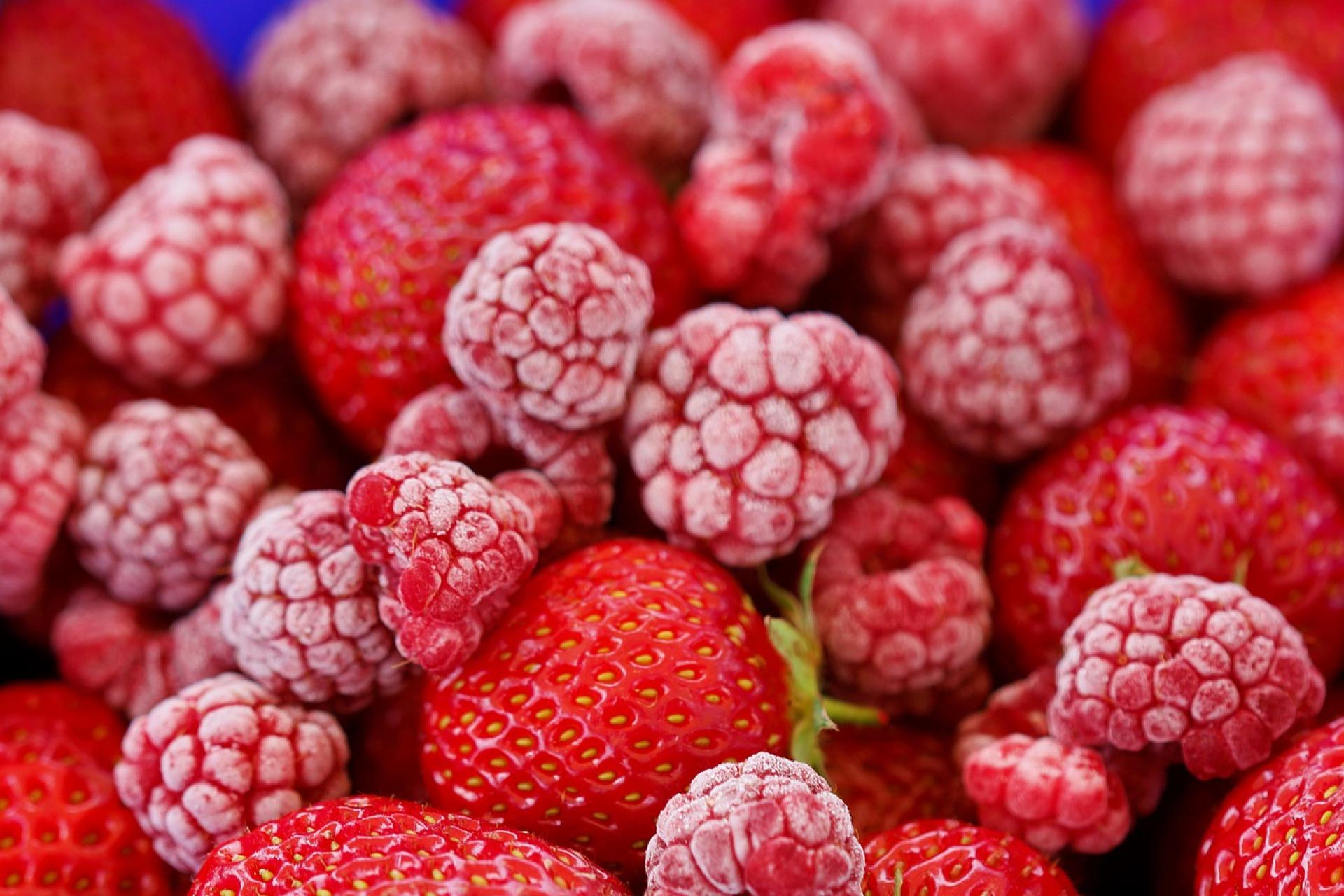 Земляника малина. Клубника малина. Frozen Fruits. Фото на аватарку малина. Мороженные ягоды фото для презентации.